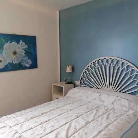 3166 Dallas I Esc. A 2a, Zona Tranquila, Con Pies En El Agua. Situado En Pleno Camino De Ronda Por El Que Dando Un Paseo Llegara A Playas Salvajes De Roses. Parking. - Es-258-98 Apartment