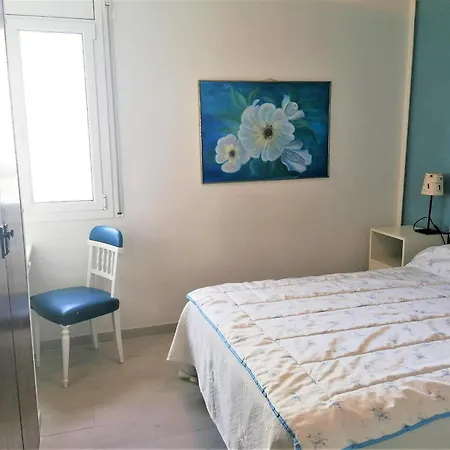 Apartment 3166 Dallas I Esc. A 2a, Zona Tranquila, Con Pies En El Agua. Situado En Pleno Camino De Ronda Por El Que Dando Un Paseo Llegara A Playas Salvajes De Roses. Parking. - Es-258-98